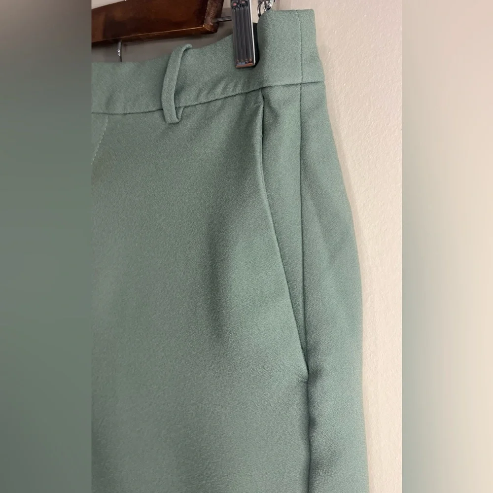 NWT J.Crew Belted Crepe Short in Topiary Size 4